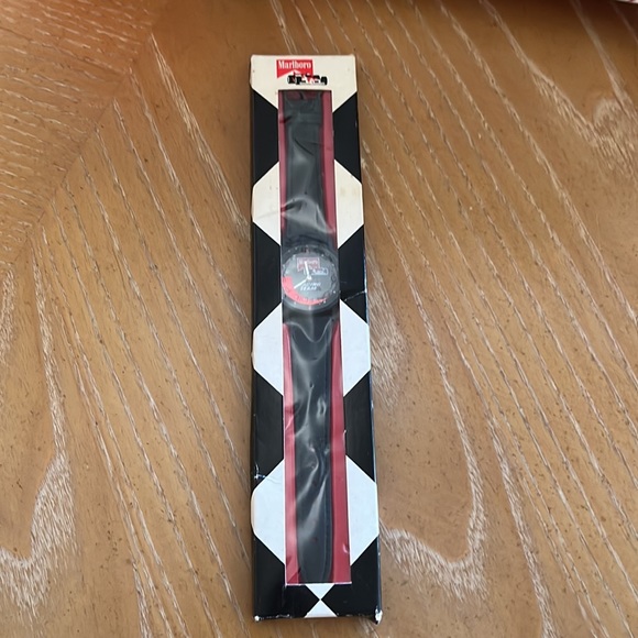 VINTAGE MARLBORO BUNDLE! - Watch + Duffel Bag - Picture 2 of 6